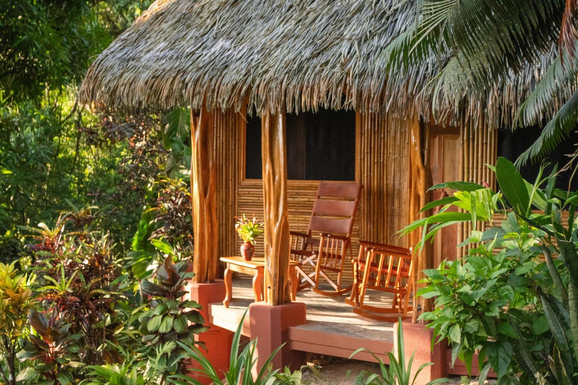 Luna Lodge Carate Exterior foto