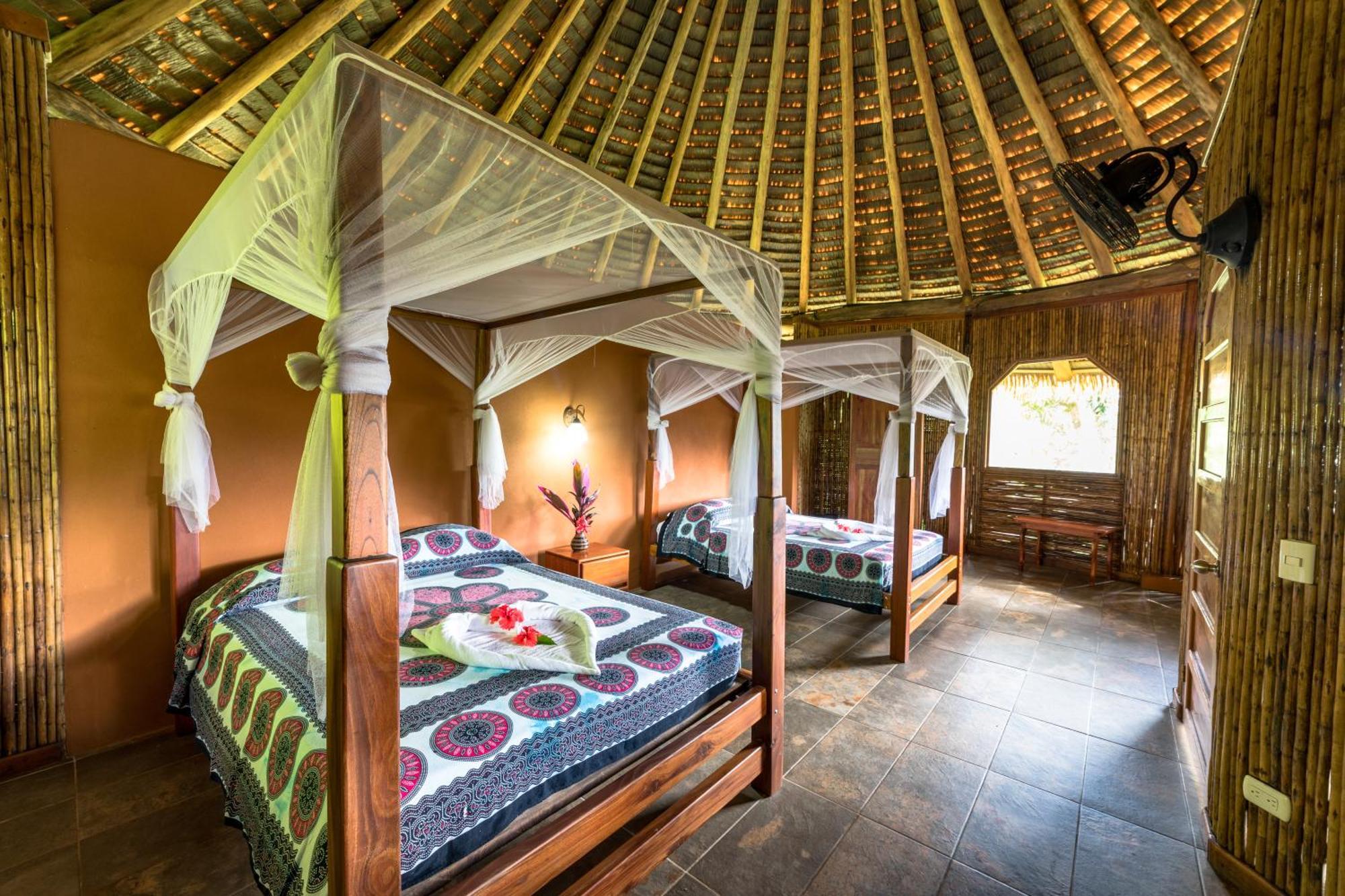 Luna Lodge Carate Exterior foto